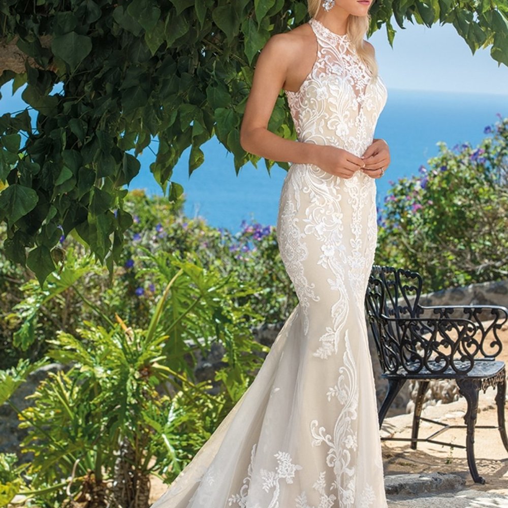 Stunning Casablanca Wedding Gown White over white